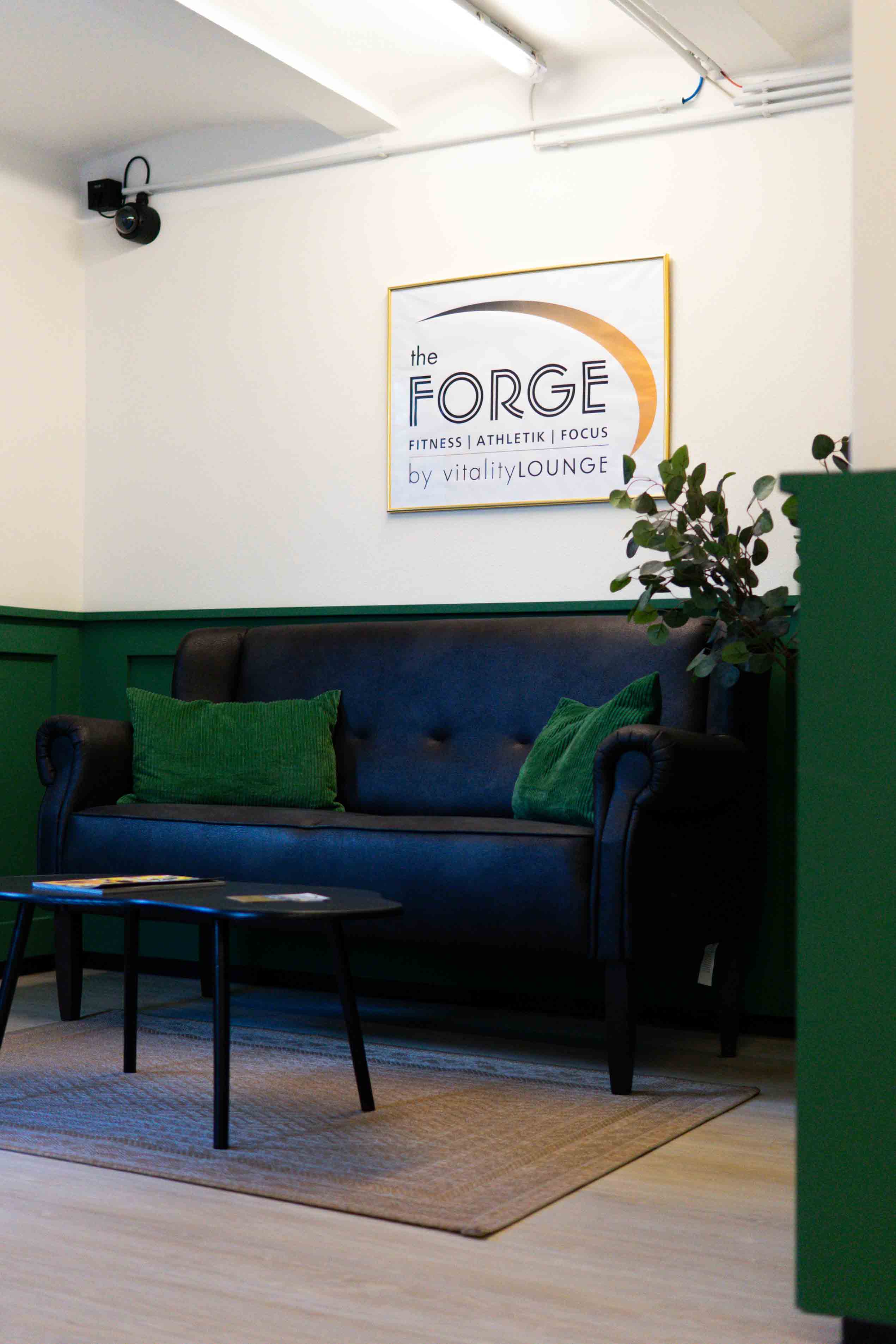 Empfangsbereich mit The-Forge-Logo